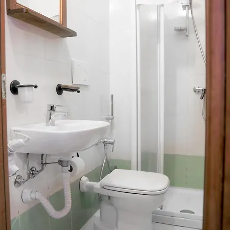 Lena Guest house *